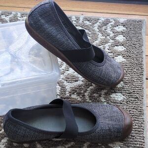 Keen Women's Black Grey and Brown Slip-on Flats